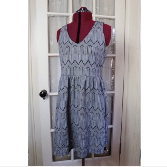 LIKE NEW Lucky Brand Gray Black White V Neck Dress - Picture 6 of 7